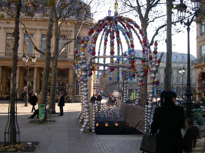  Entrée de métro, place Colette 